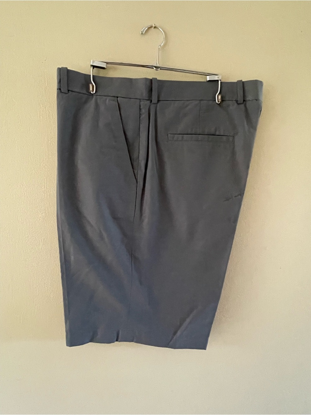 Perry Ellis men’s dress shorts- nice!
